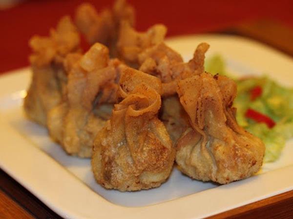 Bolsitas rellenas de butifarra y manzana | Escuela de cocina en Barcelona - Clases de cocina Barcelona - Actividades de Team Building gastronómico en Barcelona